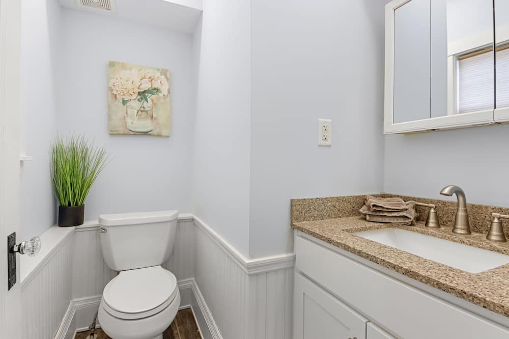 Photo of Bathroom in Willoughby