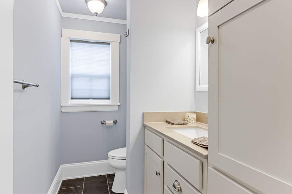 Photo of Bathroom in Willoughby