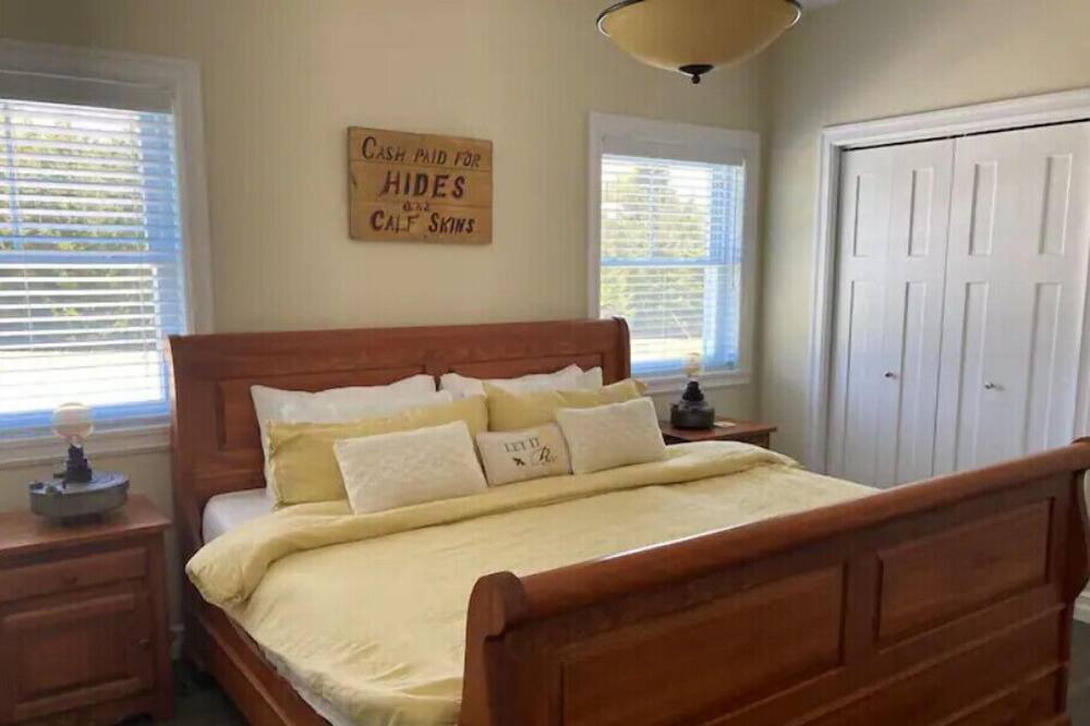 Photo of Bedroom in Stanbridge East