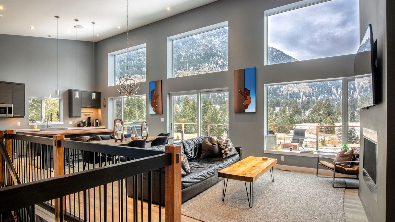 Photo of Livingroom in East Kootenay