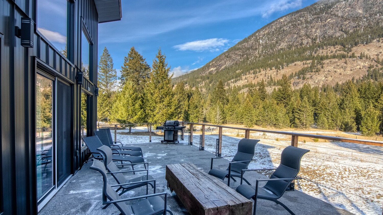 Photo of Patio Balcony in East Kootenay