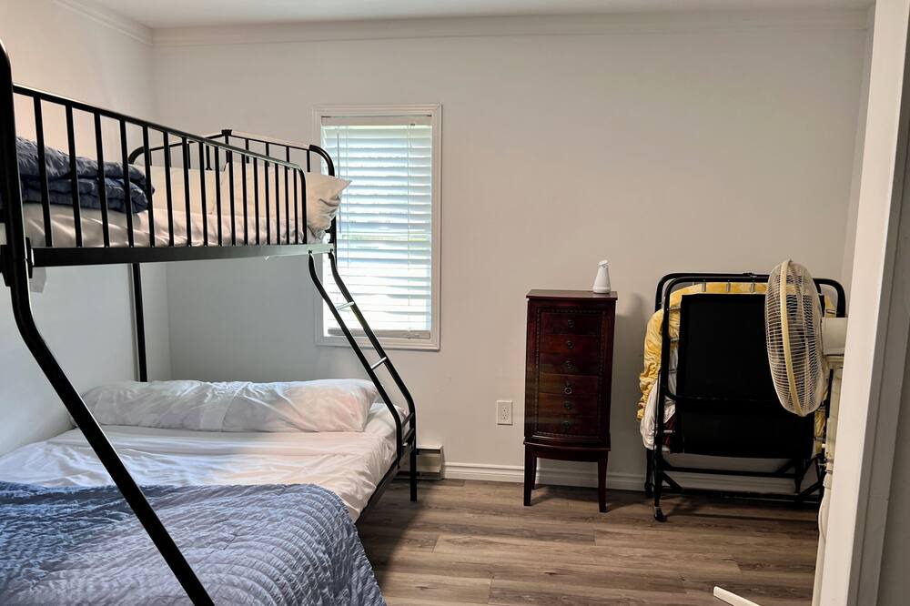 Photo of Bedroom in Oro-Medonte
