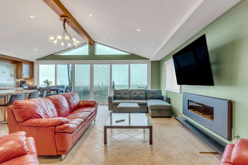 Photo of Livingroom in Innisfil