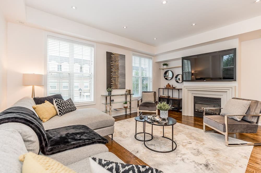 Photo of Livingroom in Unionville