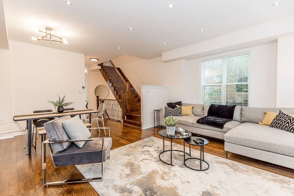 Photo of Livingroom in Unionville