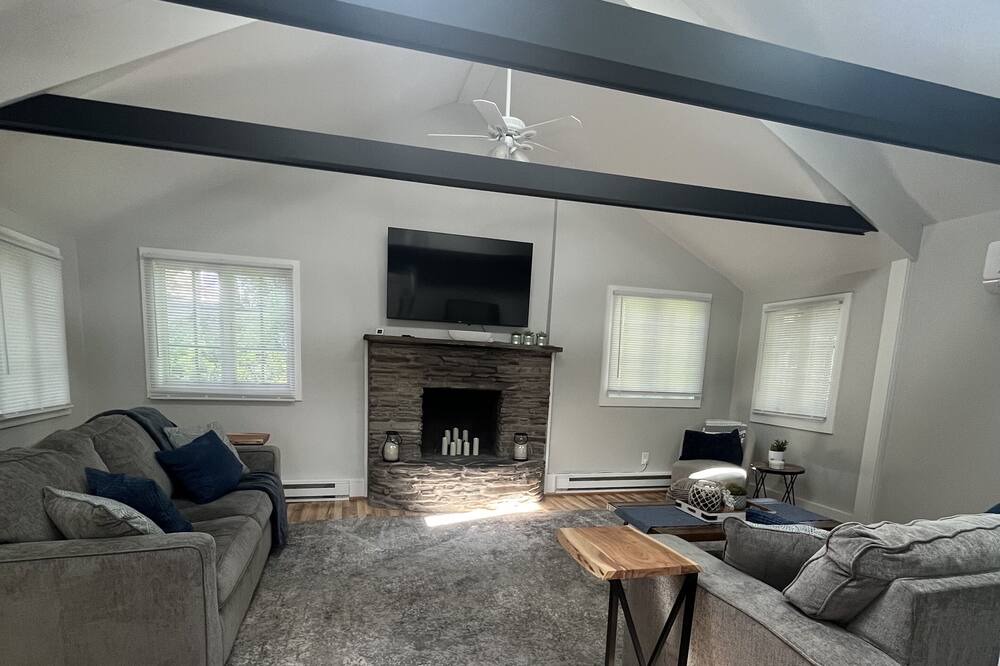 Photo of Livingroom in Auburn
