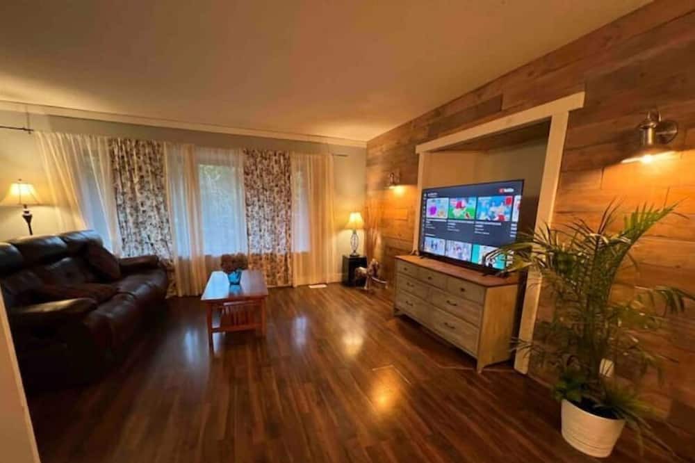 Photo of Livingroom in Maple Ridge