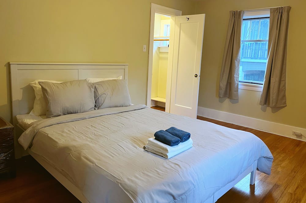 Photo of Bedroom in Kerrisdale