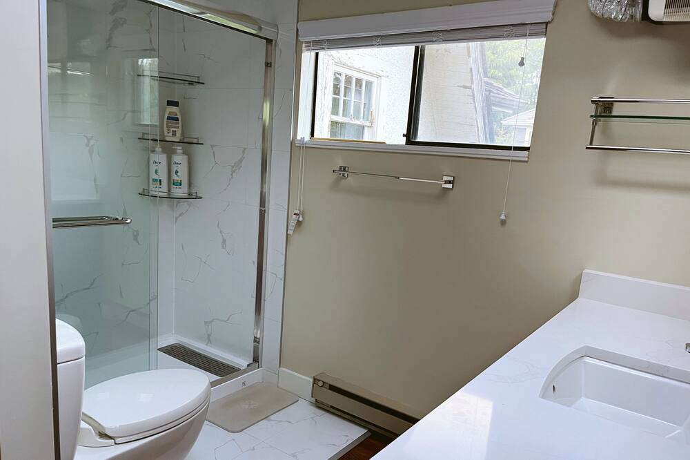 Photo of Bathroom in Kerrisdale