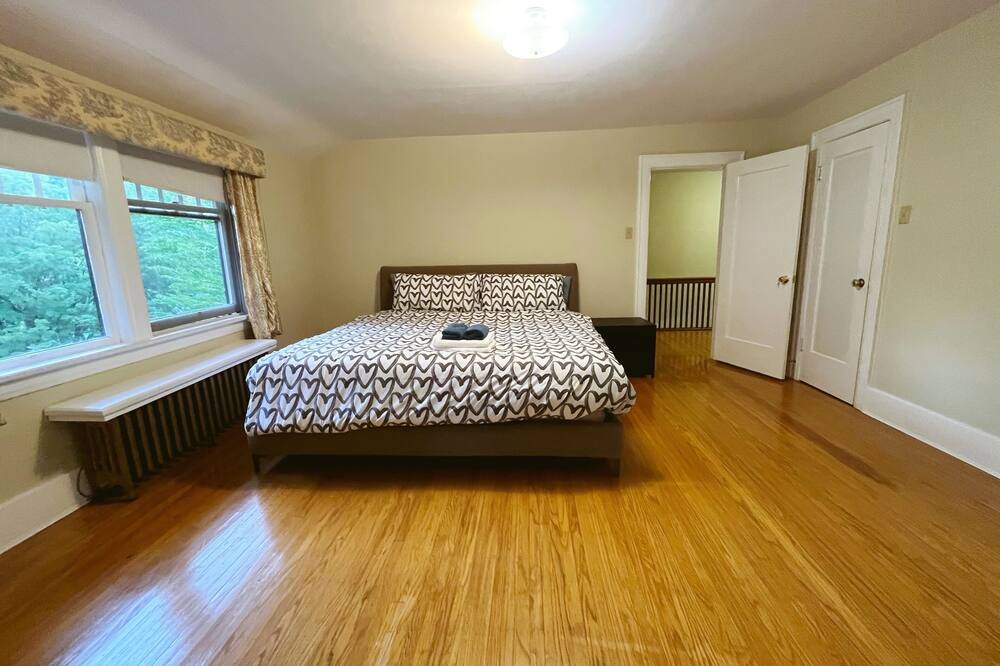 Photo of Bedroom in Kerrisdale