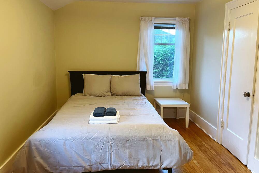 Photo of Bedroom in Kerrisdale