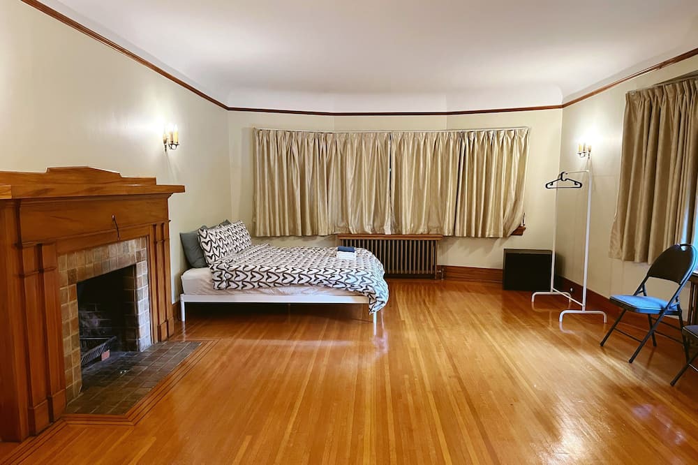 Photo of Bedroom in Kerrisdale