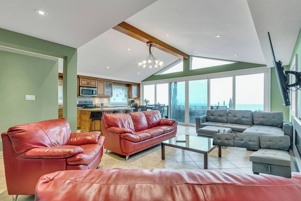 Photo of Livingroom in Innisfil