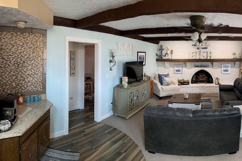 Photo of Livingroom in Vermilion