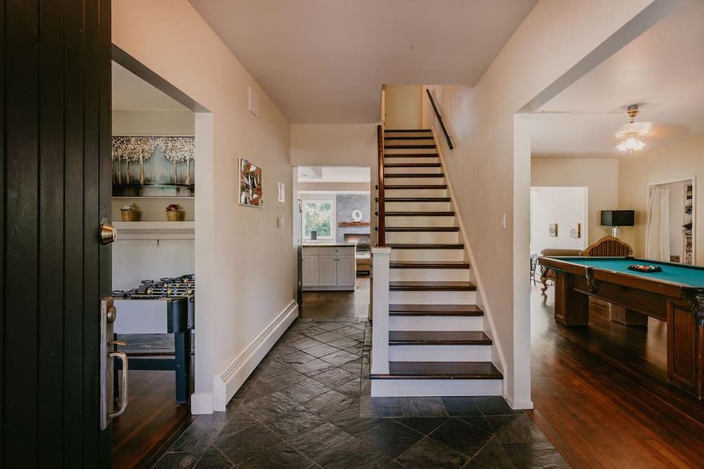 Photo of Livingroom in Kerrisdale
