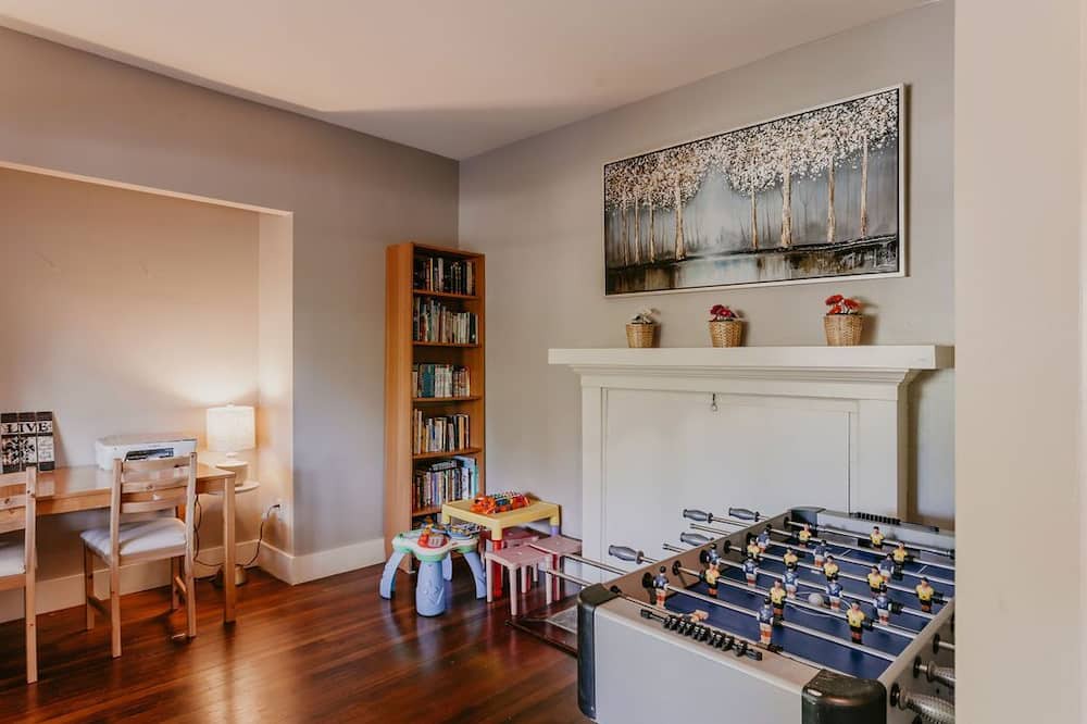 Photo of Livingroom in Kerrisdale
