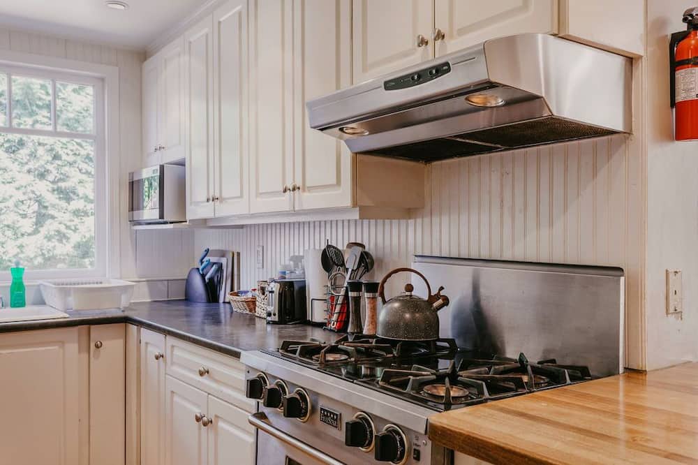 Photo of Kitchen in Kerrisdale