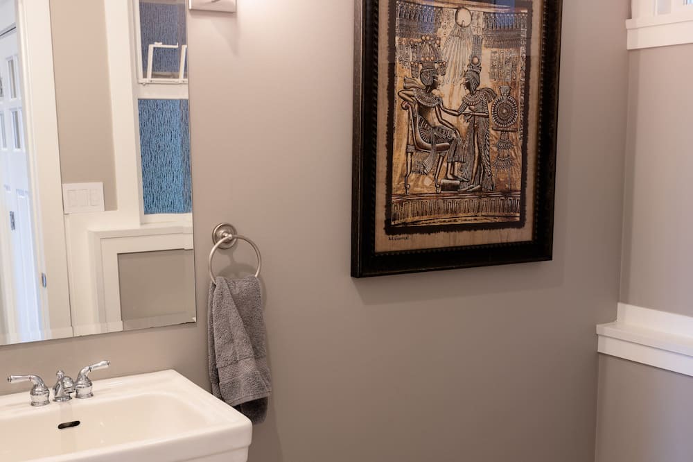Photo of Bathroom in Lions Bay