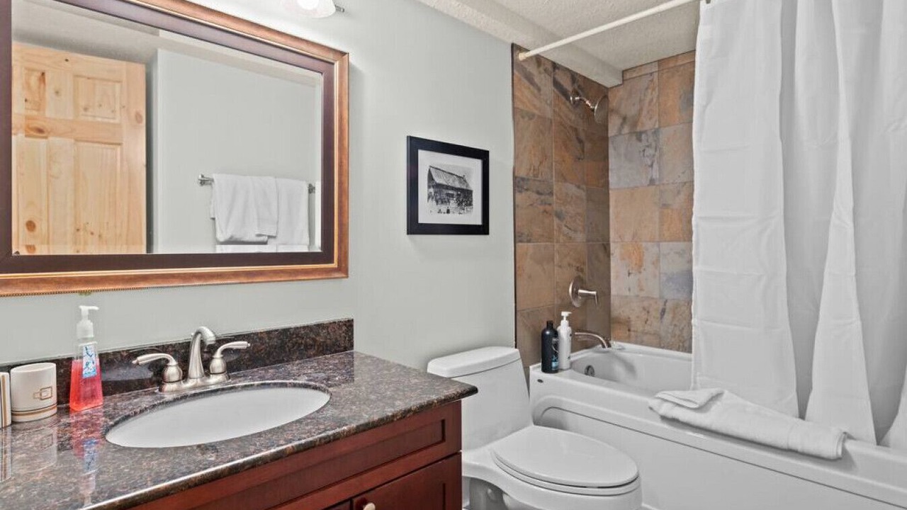 Photo of Bathroom in Invermere