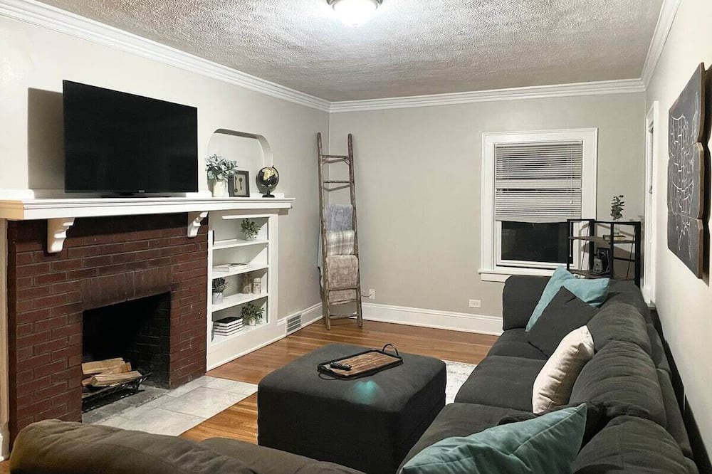 Photo of Livingroom in Fairview Park