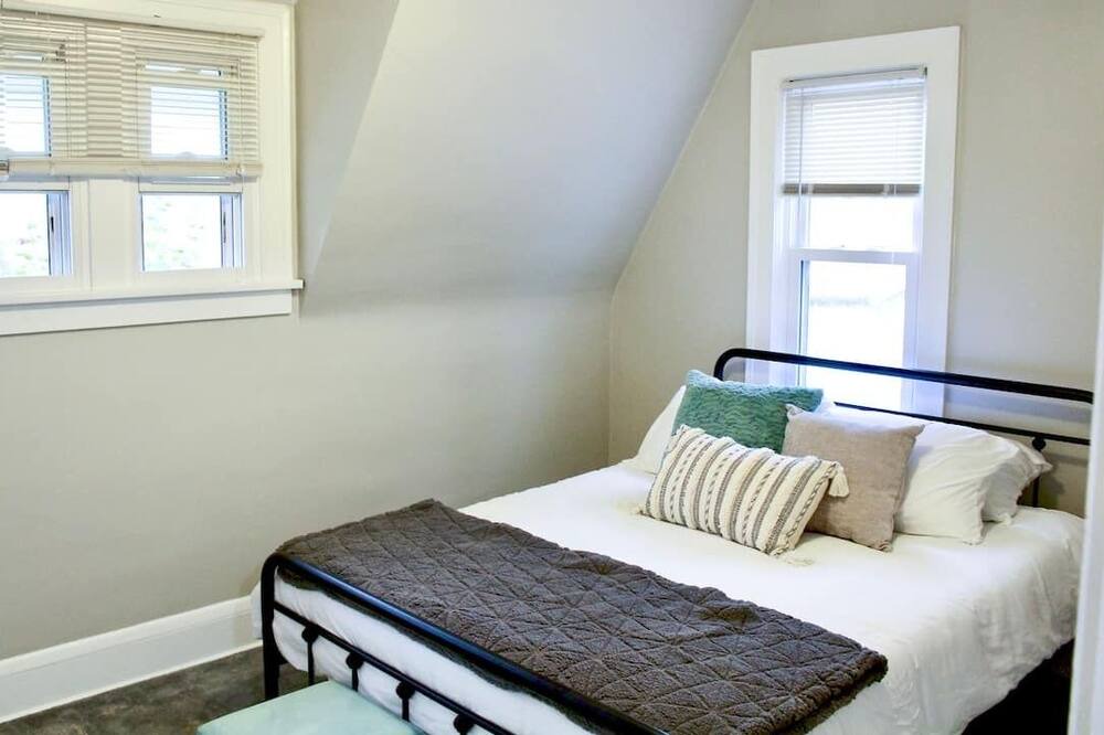 Photo of Bedroom in Fairview Park