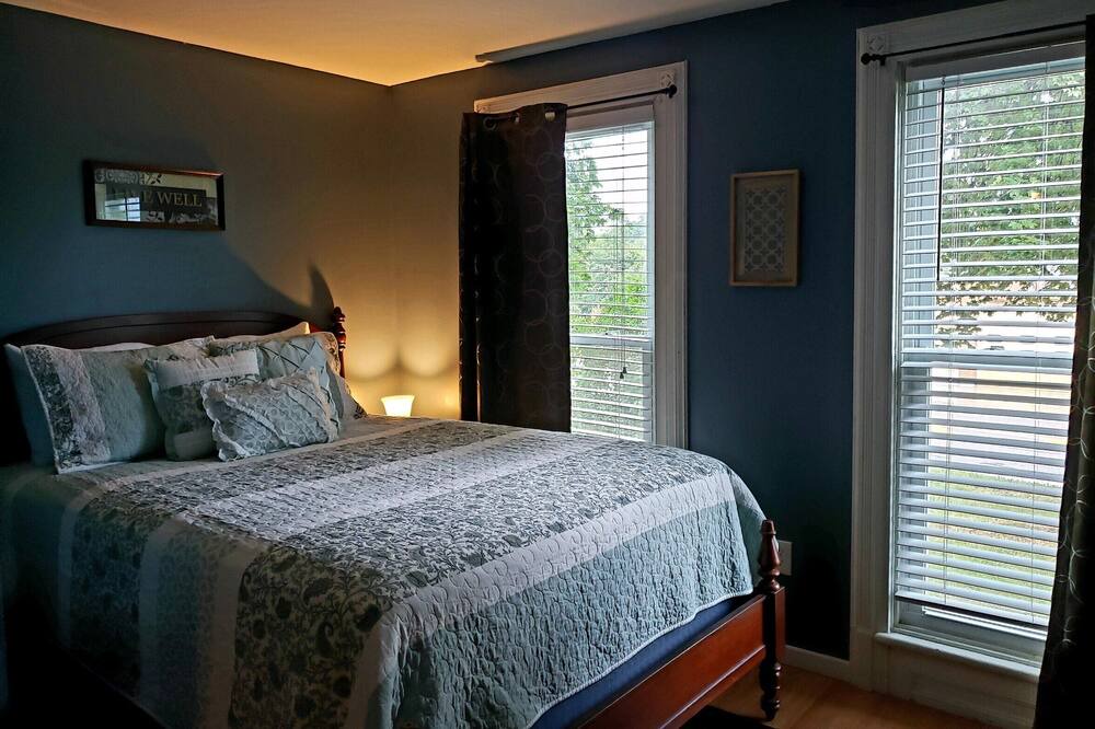 Photo of Bedroom in Perry