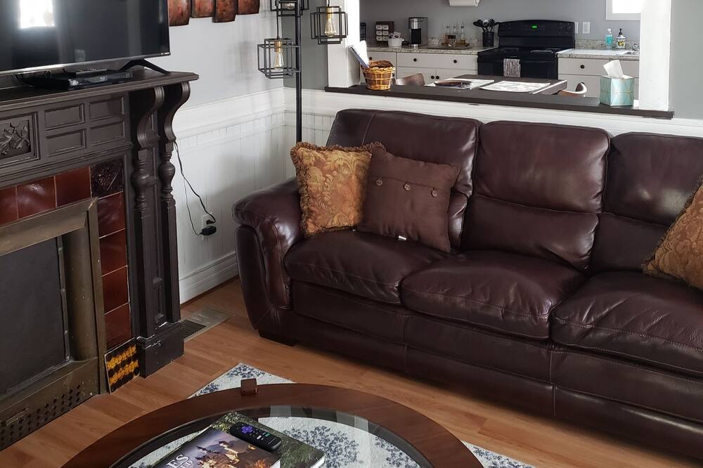 Photo of Livingroom in Perry