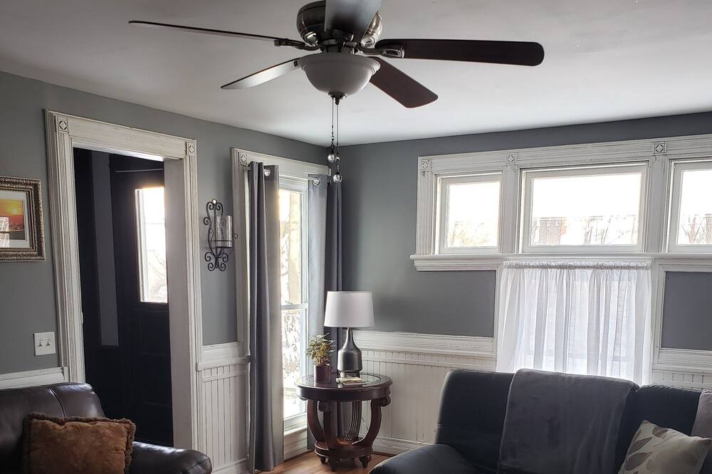 Photo of Livingroom in Perry