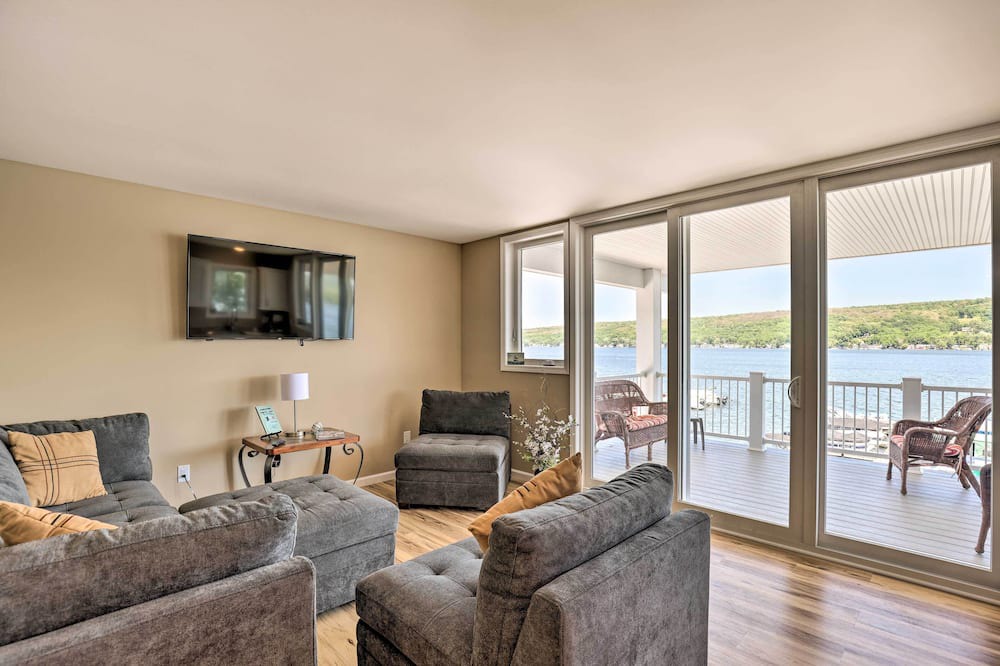 Photo of Bedroom in Conesus