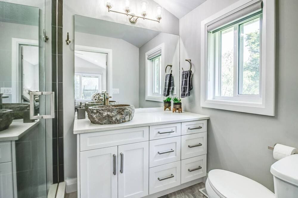 Photo of Bedroom in Lakeshore