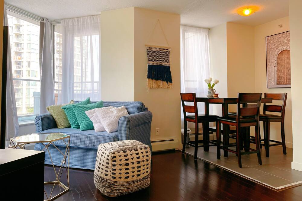 Photo of Livingroom in Crosstown