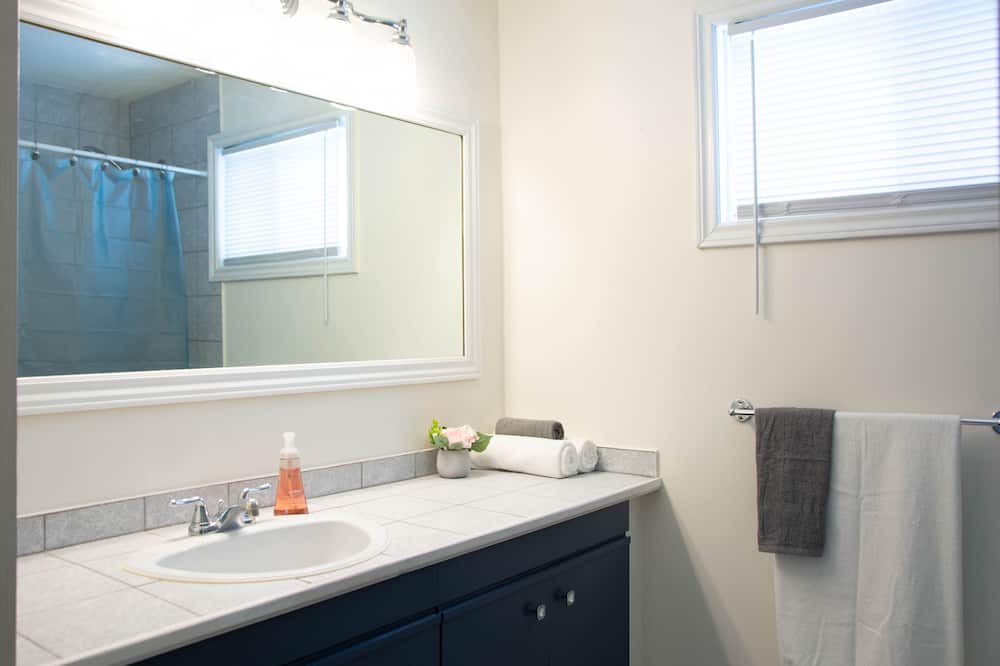 Photo of Bathroom in Penetanguishene