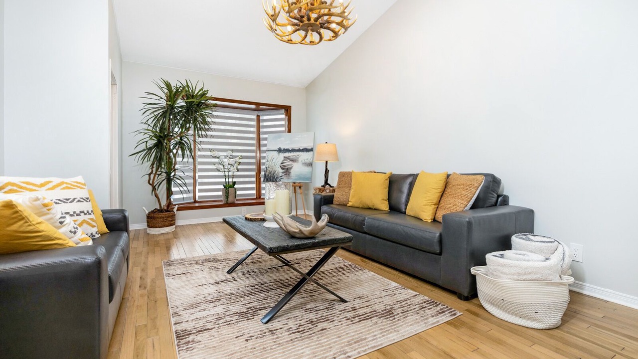 Photo of Livingroom in Wasaga Beach