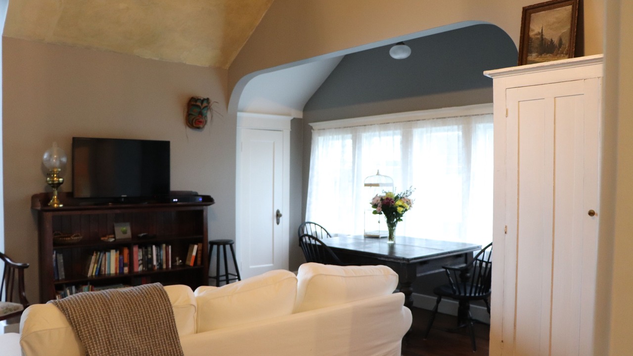 Photo of Livingroom in James Bay
