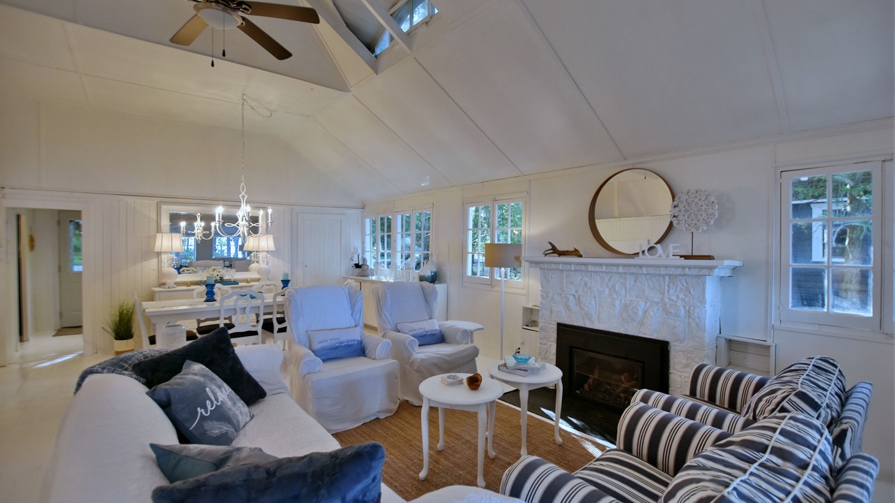 Photo of Livingroom in Tiny