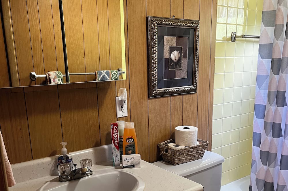 Photo of Bathroom in Town of Richmond