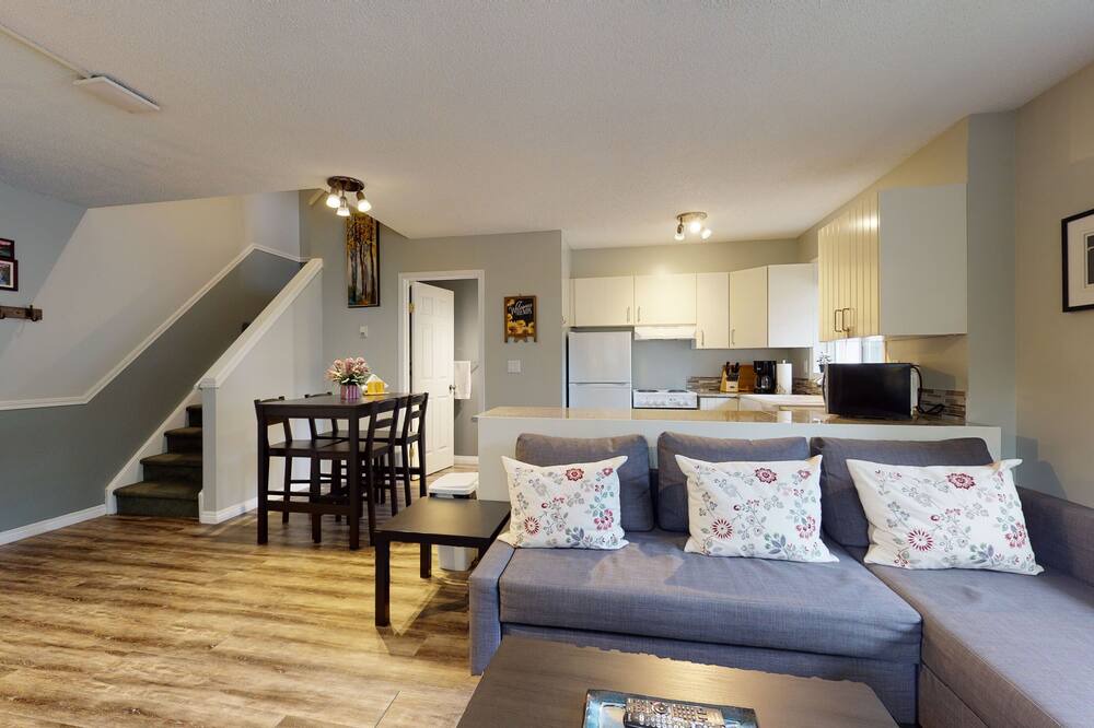 Photo of Livingroom in Harvie Heights