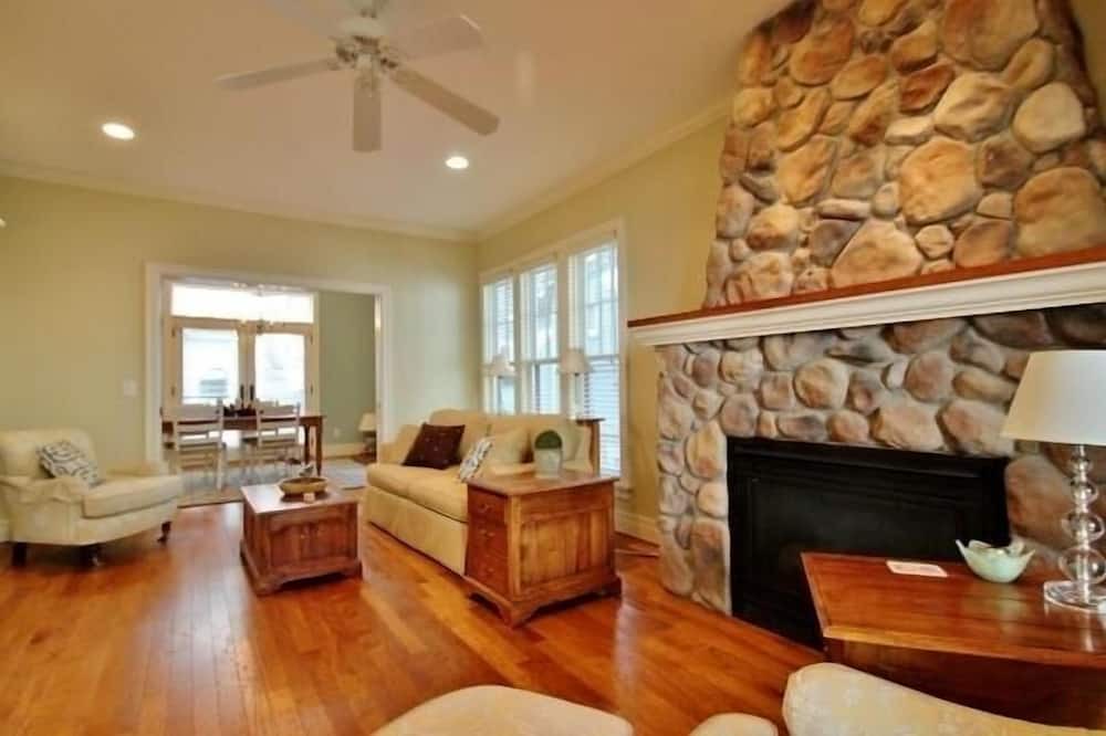 Photo of Livingroom in Chautauqua