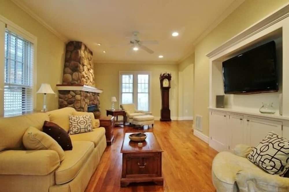 Photo of Livingroom in Chautauqua
