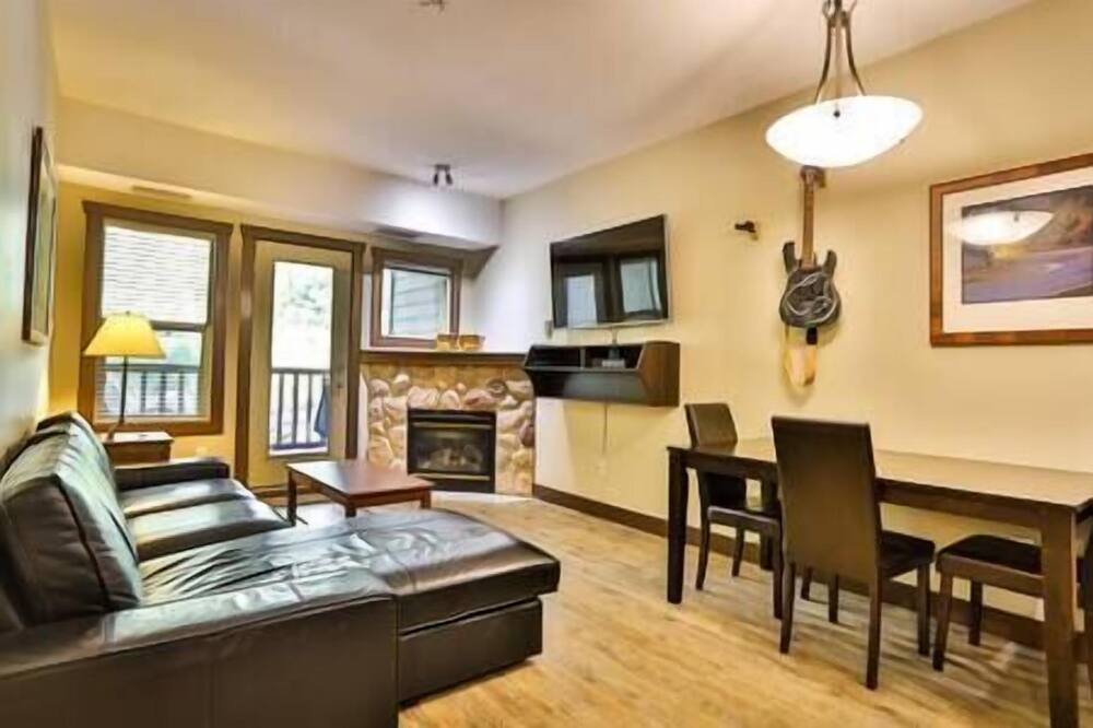 Photo of Livingroom in East Kootenay