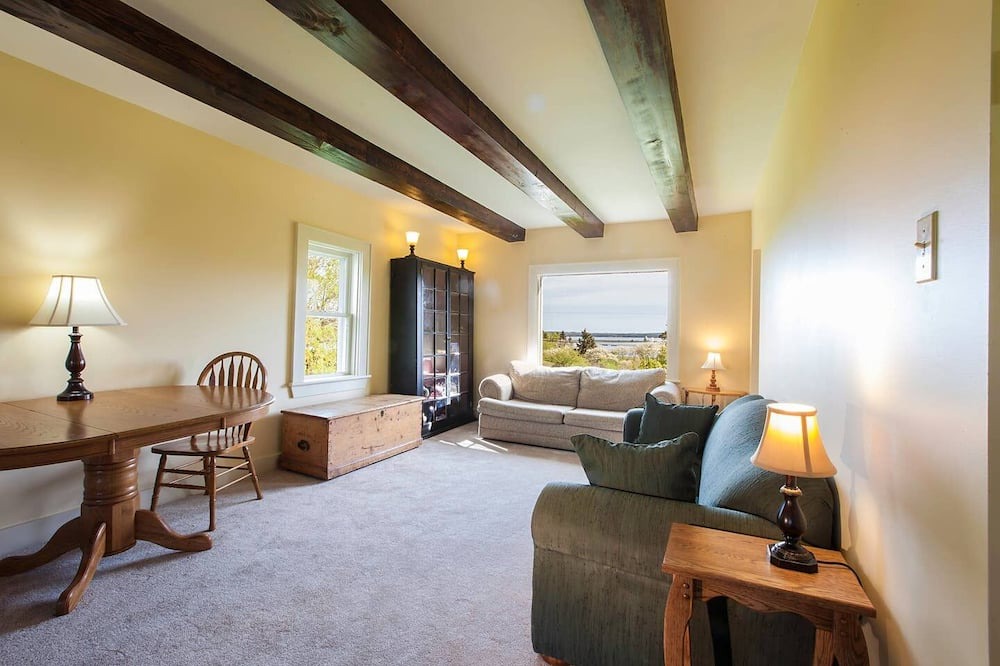 Photo of Livingroom in Lower Rose Bay
