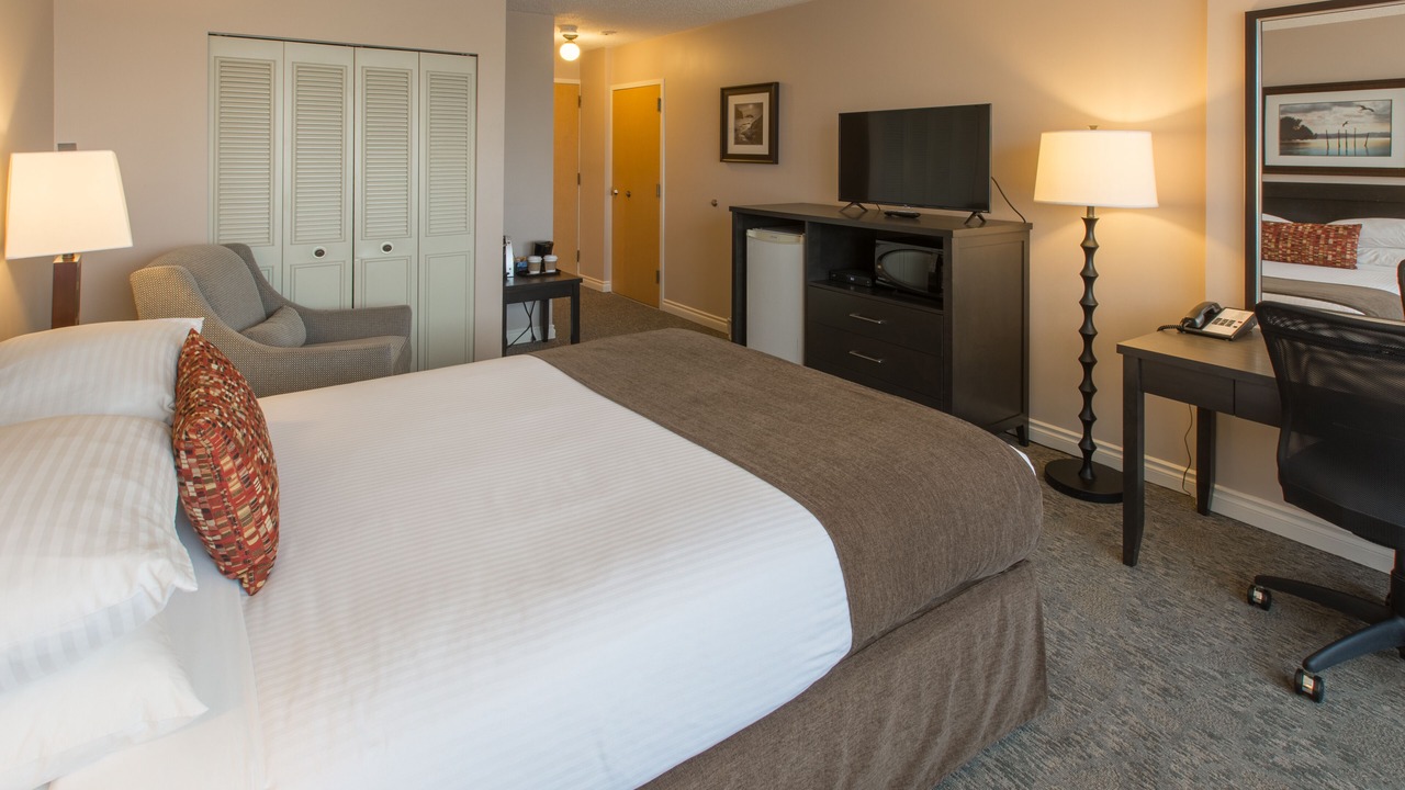 Photo of Bedroom in James Bay