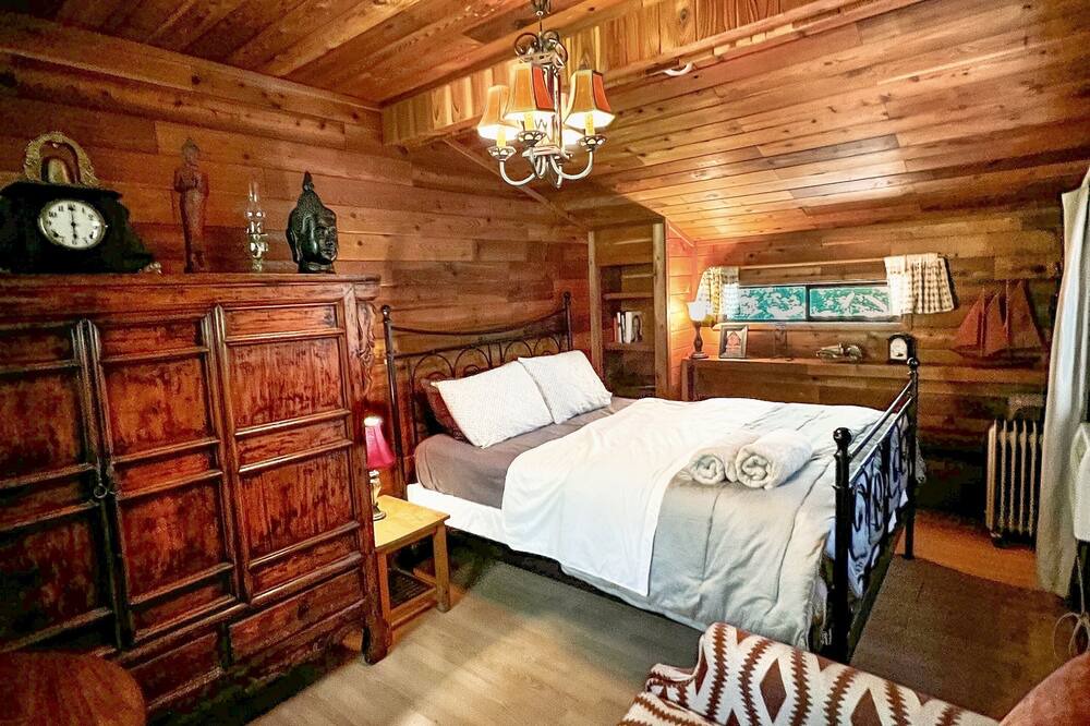 Photo of Bedroom in Maple Ridge