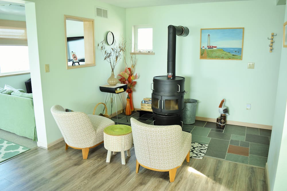 Photo of Livingroom in Madison-on-the-Lake