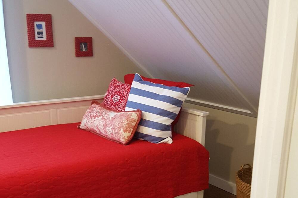 Photo of Bedroom in Romulus