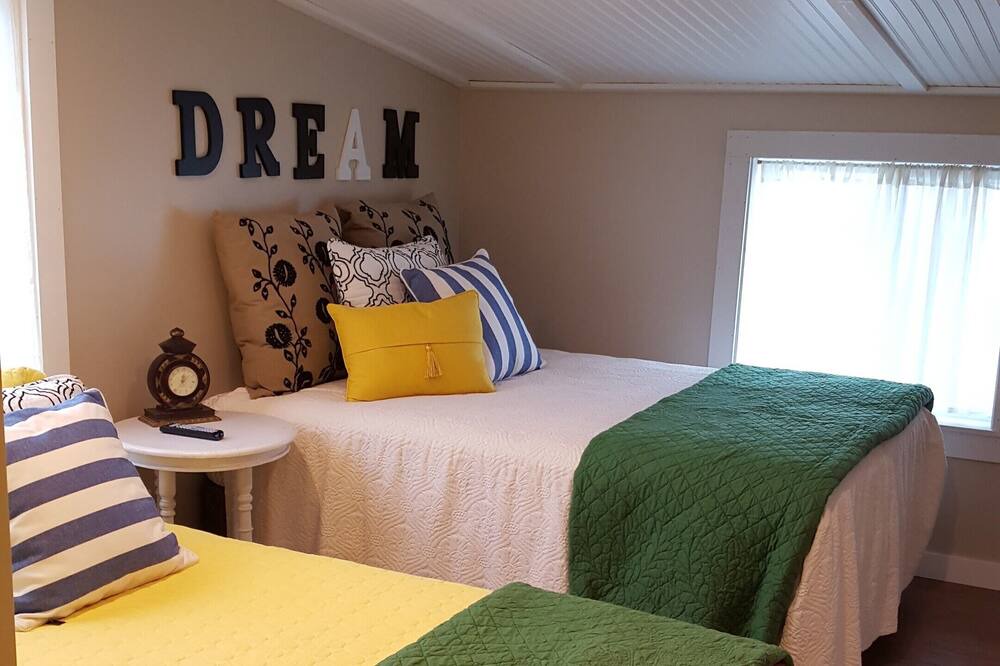 Photo of Bedroom in Romulus