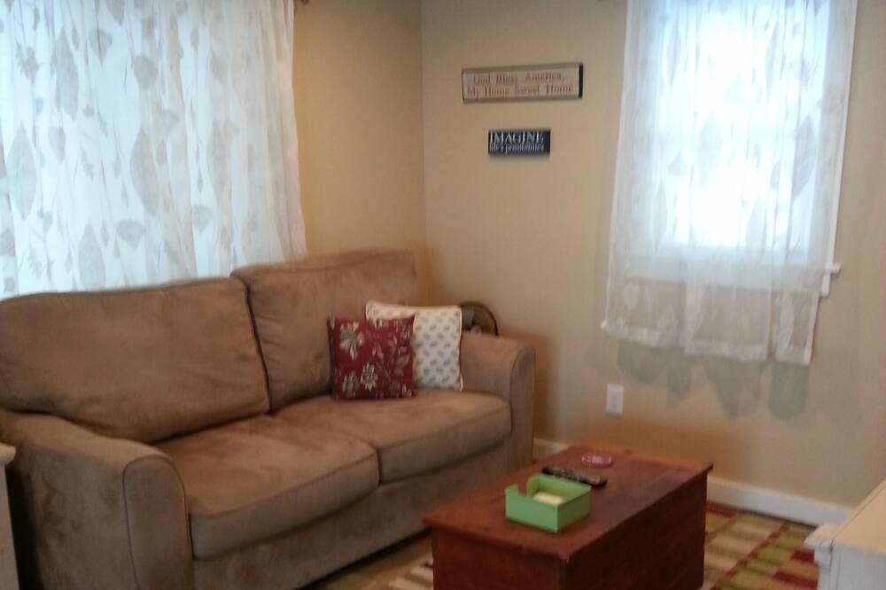Photo of Bedroom in Romulus