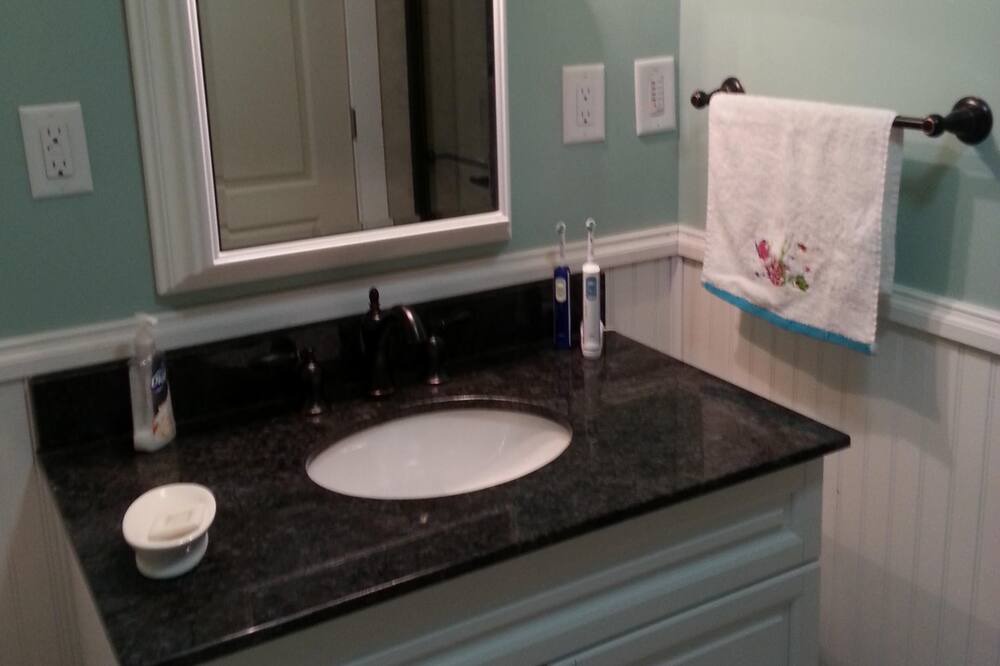 Photo of Bathroom in Romulus