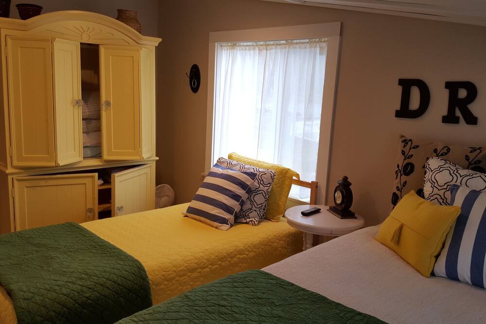 Photo of Bedroom in Romulus