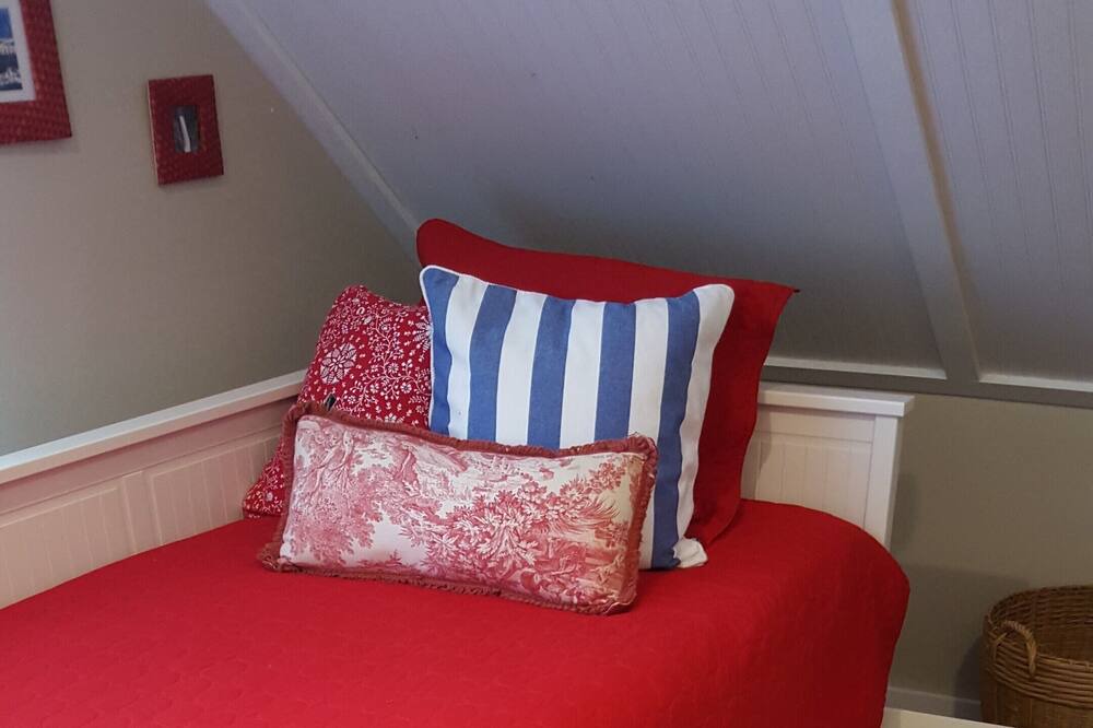 Photo of Bedroom in Romulus